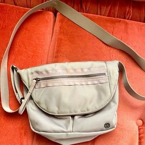 Lululemon grey on the go cross body bag with adjustable strap